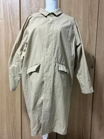 베이지 롱 코트 셔츠 칼라