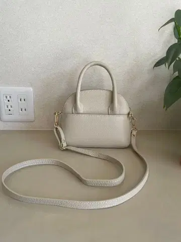 새상품급 오렌티 AULENTTI 라이트 그레이 가죽 숄더백