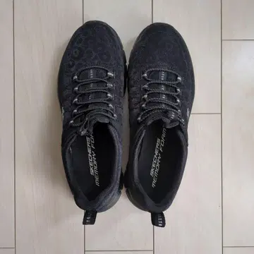 [ 새상품급 ] SKECHERS 초경량 비엠피쳐링 레오파드 23.5cm