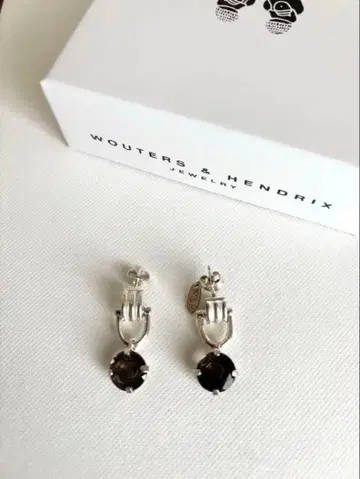 최종 가격 인하! 우터스 앤 헨드릭스 스톤 귀걸이 wouters