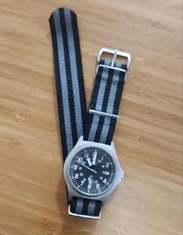 [ 중고 ] 배터리 방전 MWC 아날로그 손목시계 블랙/그레이 스트랩