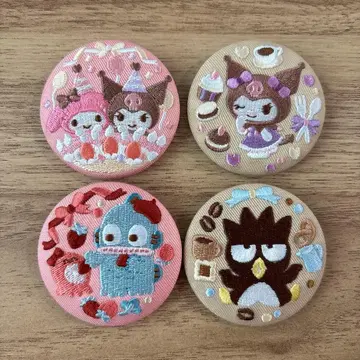 산리오 자수 캔뱃지 4개 묶음 판매