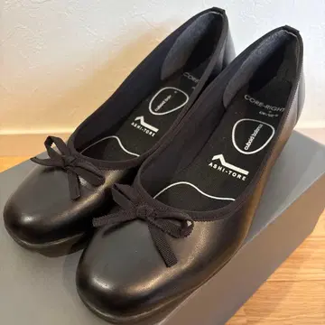 코아라이트 CORE-RIGHT 일본산 리본 웨지 펌프스 리본 블랙 펌프스