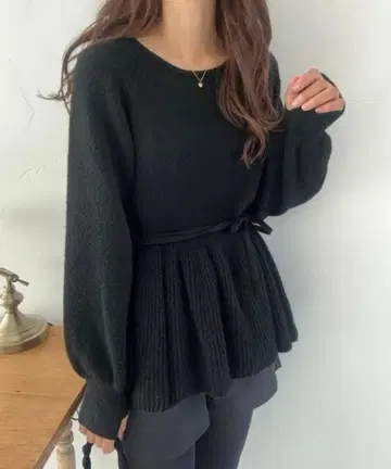 [미사용 새상품] 리본 포함 페플럼 니트