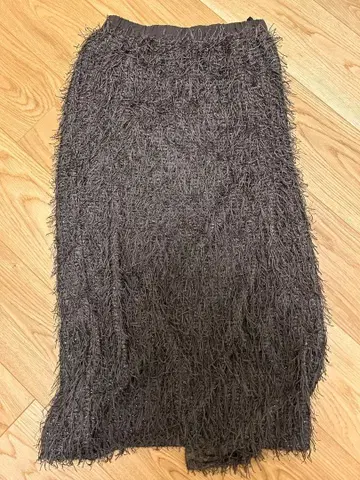 JEANASIS 다크 브라운 라메 프린지 타이트 스커트