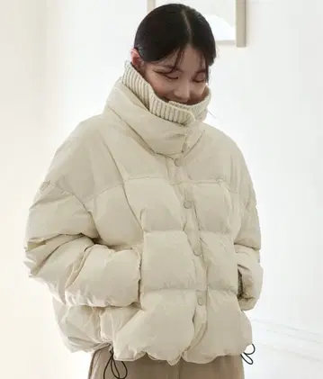 크림색 숏 다운 자켓