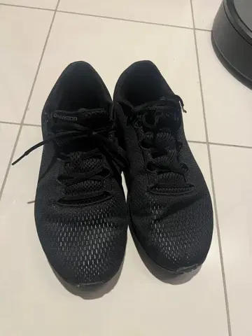 언더아머 CHARGED PURSUIT 스니커즈 27cm