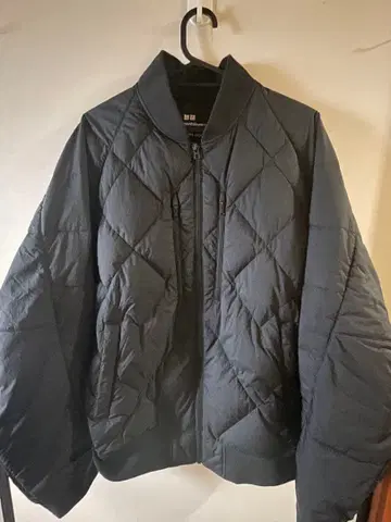 UNIQLO 화이트 마운티니어링 리사이클 하이브리드 다운 자켓