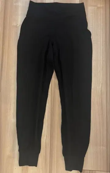 룰루레몬 블랙 조거 팬츠 사이즈 6