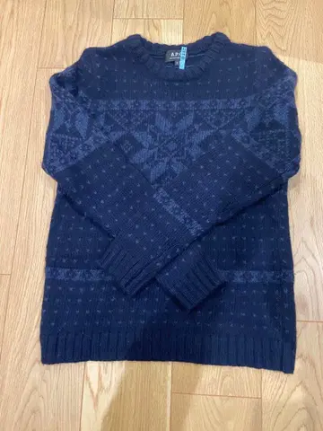 다크 블루 눈꽃 무늬 니트 스웨터 A.P.C