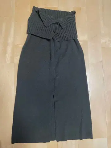 리브 니트 포함 카키 롱 니트 스커트