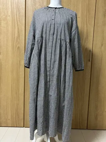 체크 무늬 긴팔 셔츠 원피스