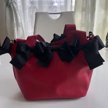 리본 포함 빨간색 토트백