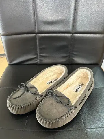 MINNETONKA 그레이 모카신 23cm