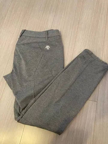 데상트 여성용 골프 팬츠 방한