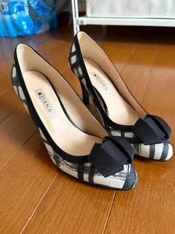 DIANA 체크 무늬 리본 하이힐 23.5cm