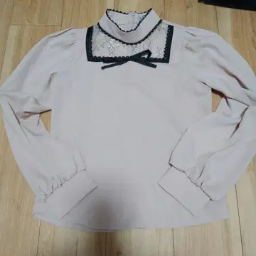 pium 레이스 하이넥 블라우스