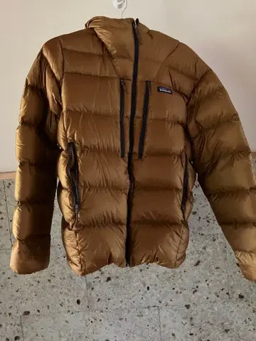 patagonia 피츠로이 다운 M 사이즈