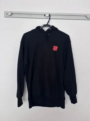 Undefeated 후드 부착 후드티 블랙