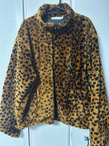 레오파드 무늬 보아 자켓 mnml