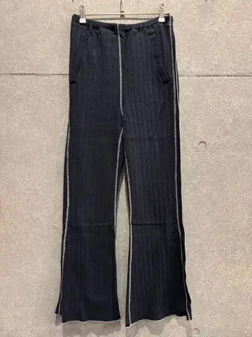 미사용 [ KURO ] Est-2110 크로 니트 리브 플레어 팬츠