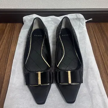 RANDA 콤비 소재 리본 플랫 펌프스