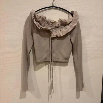 스나이델 프릴 오프숄더 풀오버