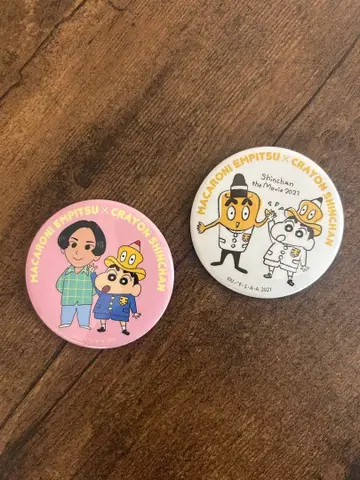 마카로니 연필 x 짱구는 못말려(크레용 신짱) 캔뱃지 2개 세트