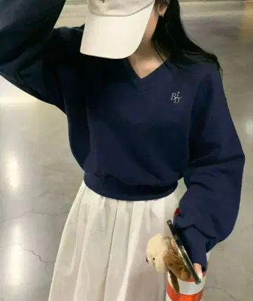 [BELLIDE MADE] 파스텔 V넥 크롭 맨투맨