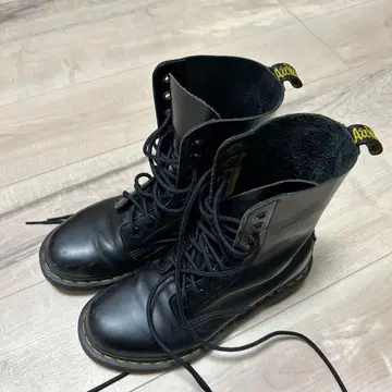 닥터마틴 24cm부터 24.5cm 10홀