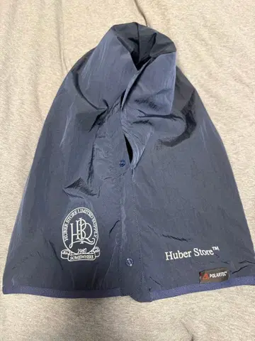 HuberStore 오리지널 엠블럼 플리스 케이프