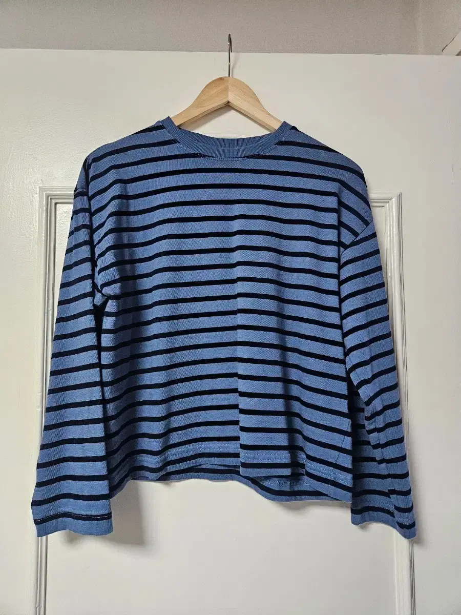 Zara blue stripe long-sleeve t-shirt sweatshirt