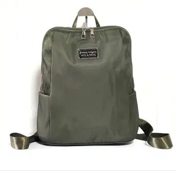 올리브 그린 나일론 백팩