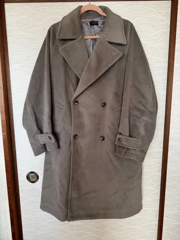미사용 새상품 그레이 더블 브레스트 체스터 코트