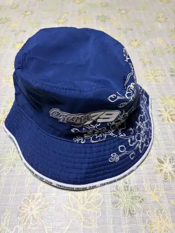 오구라 아이 버킷햇 트랙하우스 레이싱