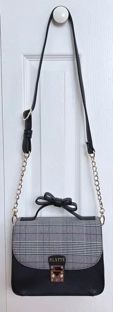 PINK-latte 체크 무늬 숄더백