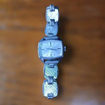 OMEGA 드 빌 쿼츠 손목시계