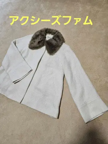 화이트 퍼 옷깃 숏코트 팔뚝도 넉넉한 디자인 A라인