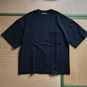 [ STERNBERG ] 메쉬 포켓 블랙 티셔츠