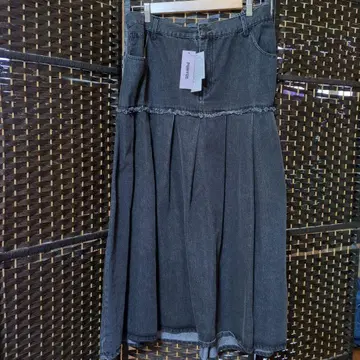 미사용 새상품 PUNYUS 데님 블랙 플레어 스커트 사이즈 4