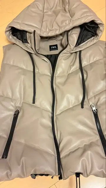 ZARA 후드 부착 다운 베스트 XS 베이지
