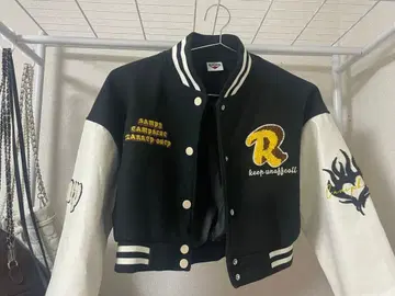 HOOK 자수 바시티 자켓 블랙/화이트