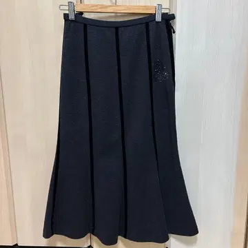 이타리야 그레이 스커트 비쥬 부착