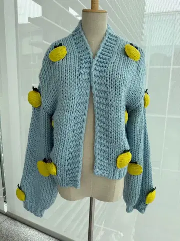 미사용에 가까움 / 드림의 레몬 모티브가 달린 긴팔 가디건