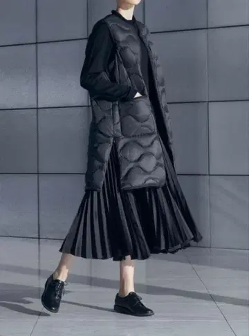 UNIQLO x Theory 플리츠 랩스커트 S 사이즈 블랙