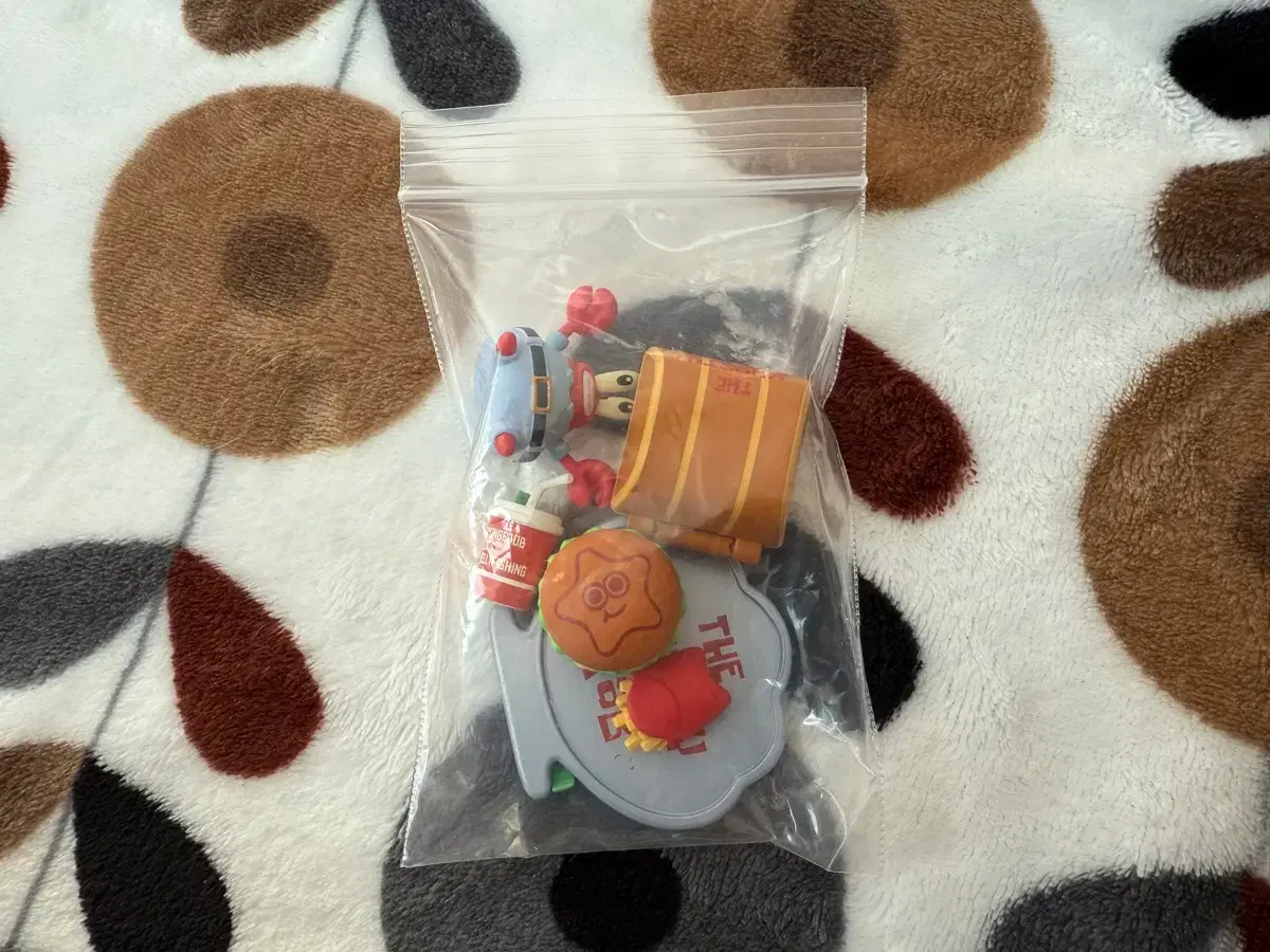 Pop Mart SpongeBob Picnic Party Mr. Krabs Hamburger