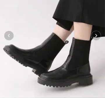 아파트 바이 로리즈 블랙 사이드 고어 부츠