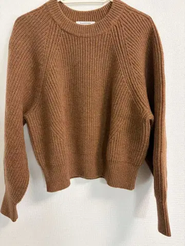 [ 가격 협의 가능 ] MACPHEE 브라운 리브 숏 기장 스웨터