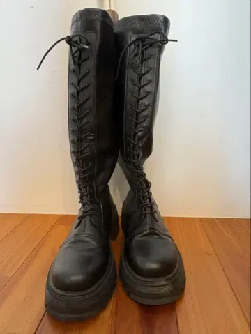 블랙 레이스업 통굽 롱 부츠