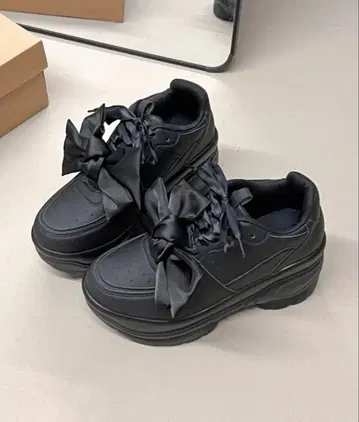 Shoes in Closet 경량 통굽 스타일업 밑창 스니커즈